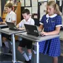 Ergotron LearnFit mobiler Steh-Sitz Tisch mit 40,6cm Höhenverstellung 74-114cm